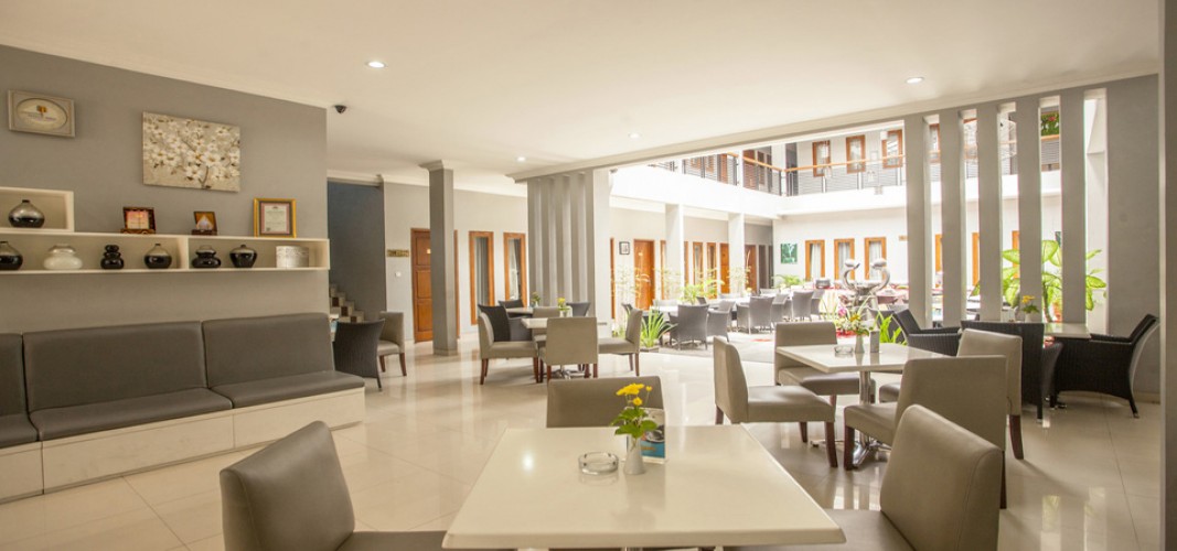 rosalia_lobby